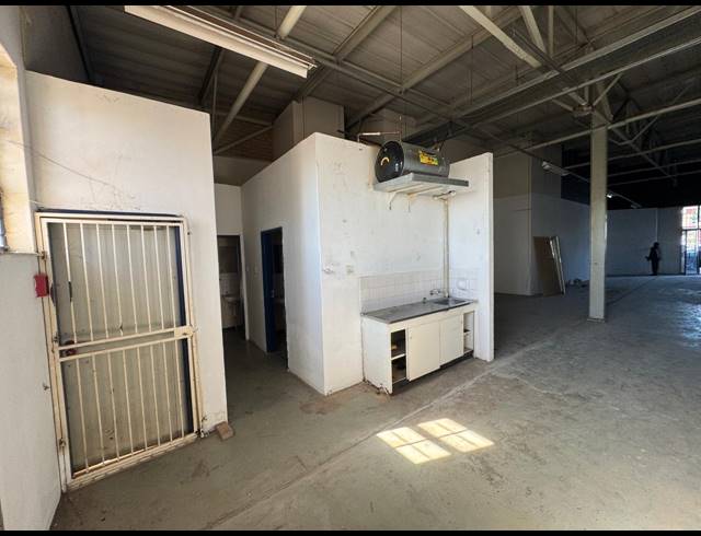 191M² WAREHOUSE TO LET IN WYNBERG